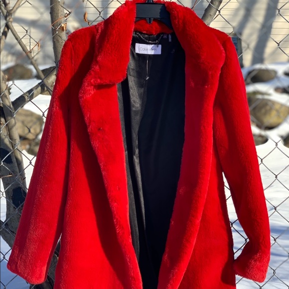 Last Calvin Klein Luxury Red Faux Fur Coat - Picture 4 of 11